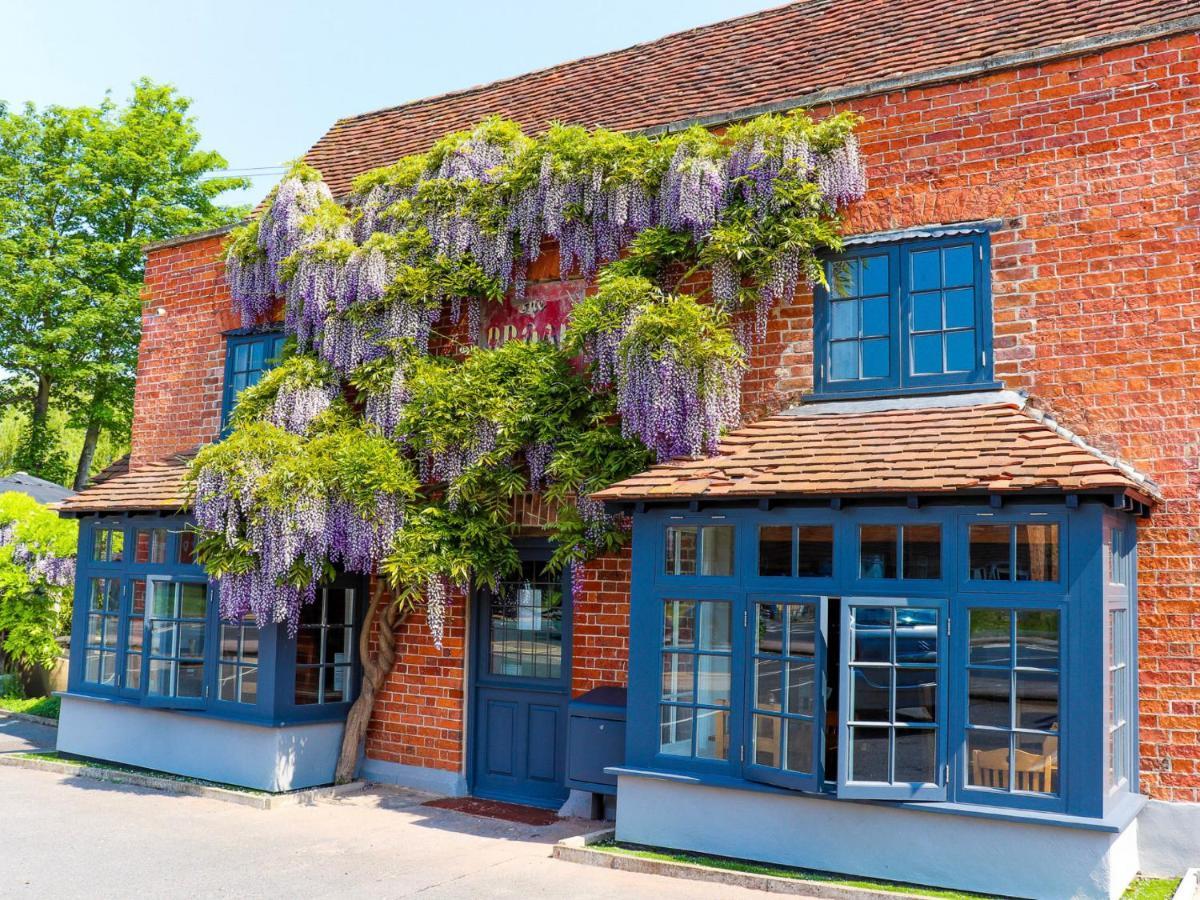에일즈베리 The Broad Leys B&B 외부 사진